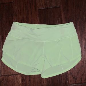 LULULEMON🌟🌟 speed up shorts 2.5”